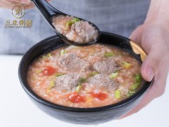三米粥铺给不了你爱情，但风里雨里，三米粥铺