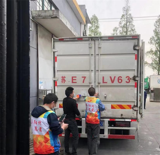 三米粥铺送抗议物资