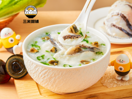 皮蛋鱼片粥「一整颗流心松花皮蛋」
